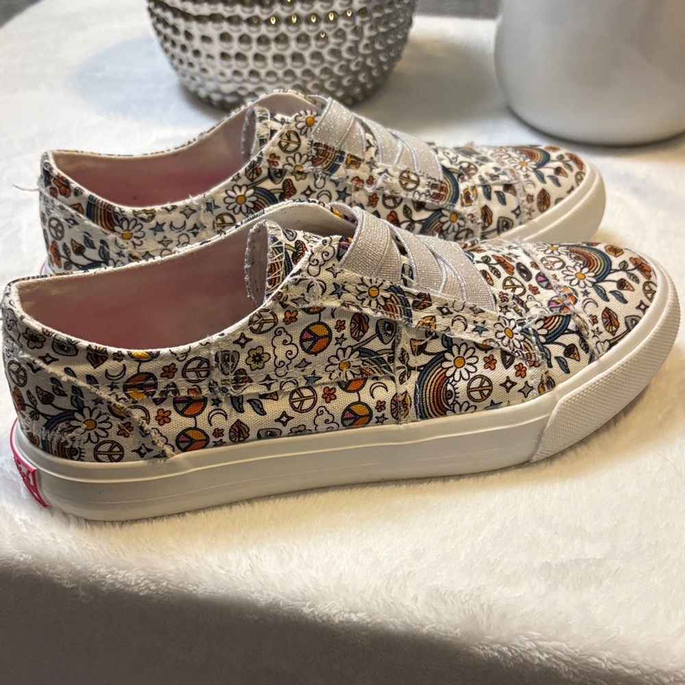Girls size 2 Blowfish Floral Patterned Sneakers